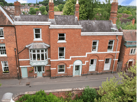 Large six bedroom Victorian house within walking distance of town centre