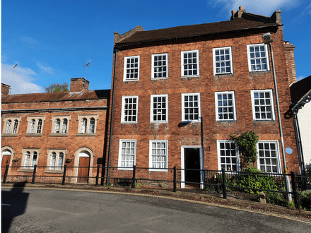 A large and most impressive Grade ll listed Georgian town house in need of complete renovation and delightfully situated on the edge of Bewdley’s historic town centre within a short walk of all its amenities, the River Severn and the countryside.