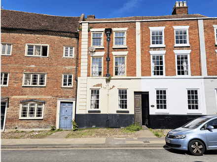 A Grade ll listed, five bedroom, four storey terraced house requiring renovation and refurbishment.
